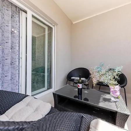 Castrum Apartment